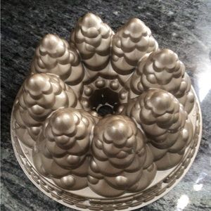 Bundt brand Holiday Tree cake pan